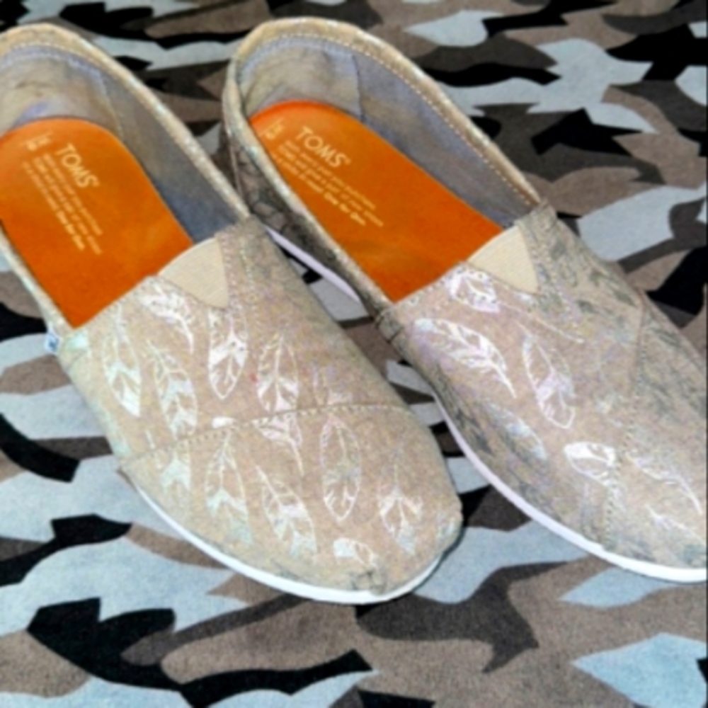 Toms